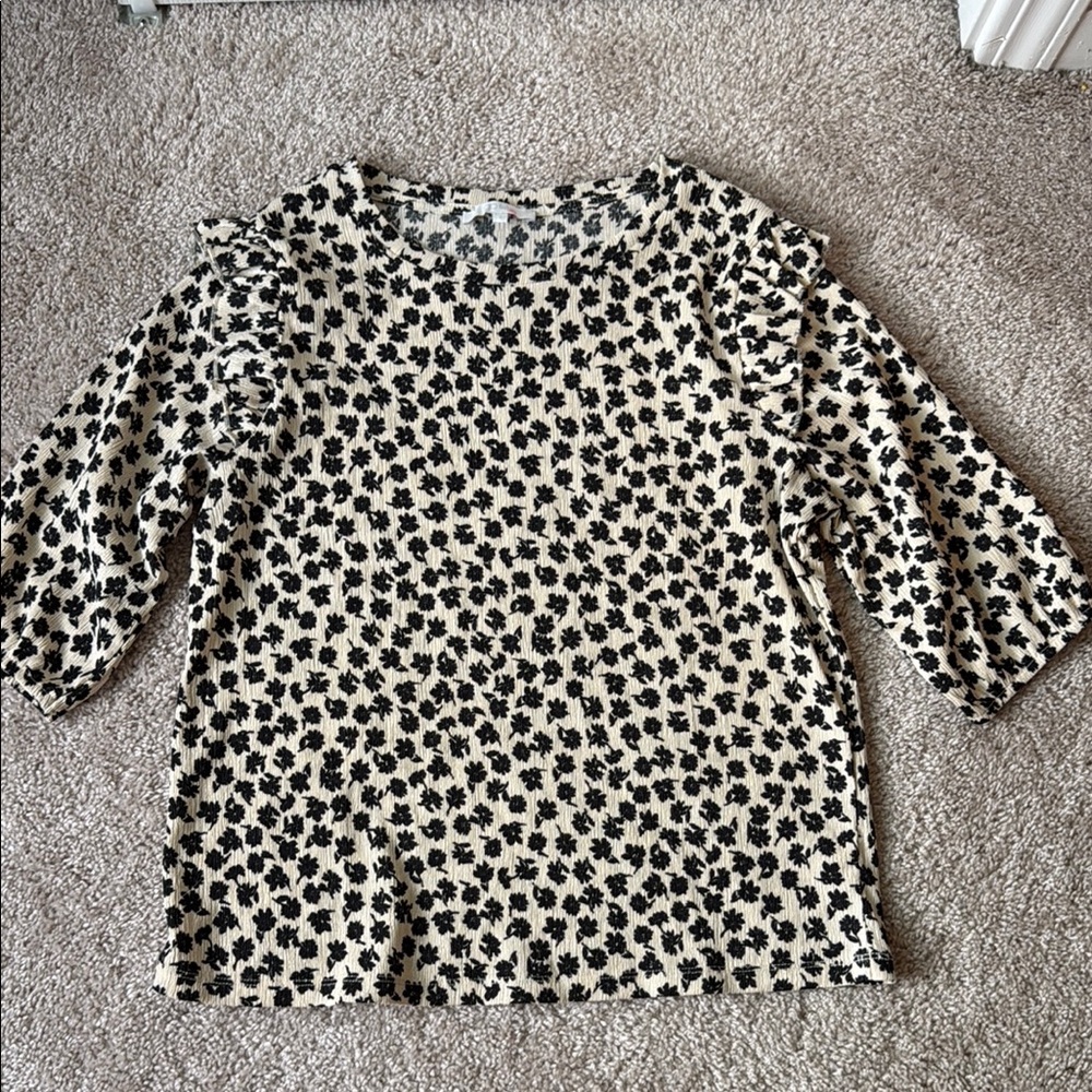 Floral Black and Cream Women's Top - size small